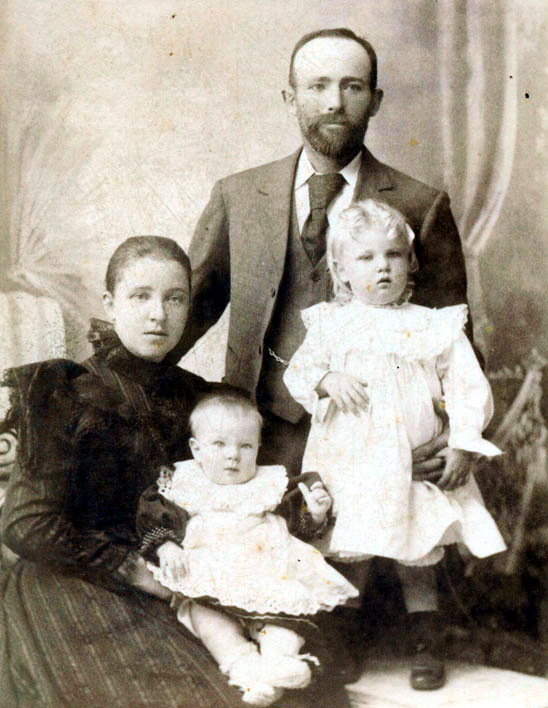 Tom and Marion Smiley with daughters Doris and Lorna